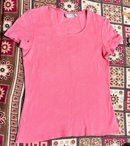 reddish pink T-shirt