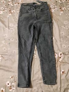 2 jeans -Light Wash Flare  and grey jean