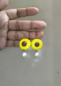 Cheerful Sunflower Pearl Earrings 🌻