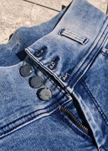 Blue Distressed Denim Jeans combo