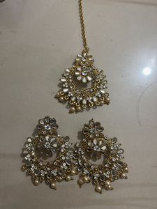 Stunning Kundan Maang Tikka and Earring Set