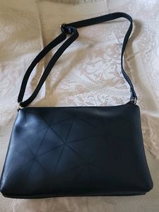 Black Slingbag