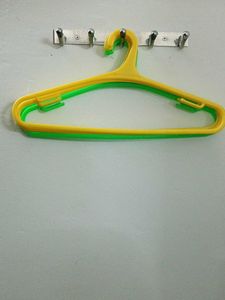 5 plastic unbreakable Hangers