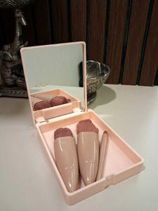 MINISO Makeup brush and mirror kit