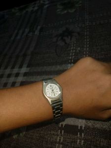 Classic Silver Band Wristwatch