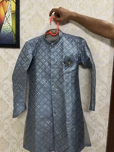 Elegant Grey Kurta with Intricate Pattern
