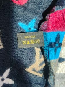 Louis Vuitton iconic Designe Logo Print Scarf