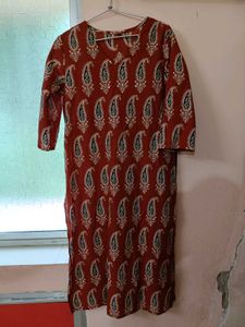 Elegant Red Paisley Print Kurta Set