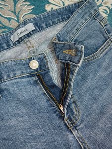 Light Wash Skinny Jeans with Frayed Hem