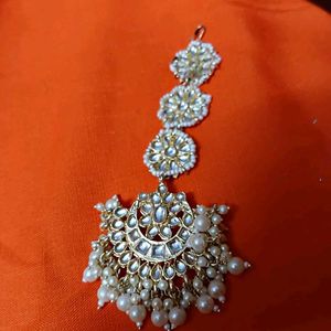 Elegant Maang Tikka