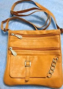 Unique design Bag💛with 5 Chains best for Trips