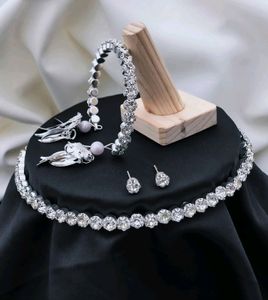 Dimond Necklace with braceletColour- Silver