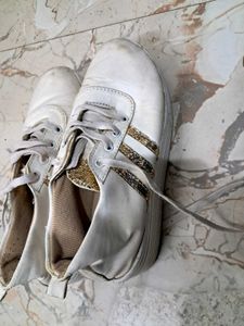 Shoetopia White &amp; Gold Stripe Sneakers