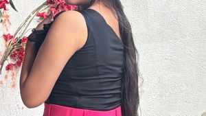 Chic Black Sleeveless Top