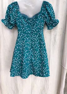 839. Chic Green Floral Puff Sleeve Dress