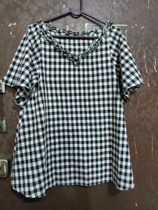 Chic Black & White Gingham Top
