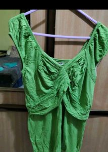 Set of 4 trendy tops