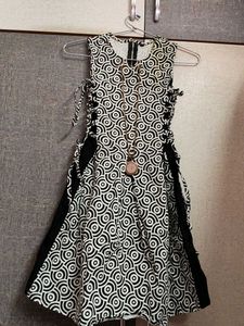 Chic Black &amp; White Geometric Dress