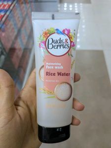 Buds & Berries Moisturising Face Wash