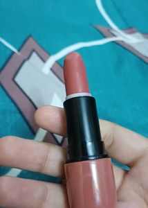 nude lipstick