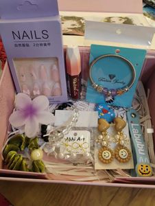 Hamper for girls