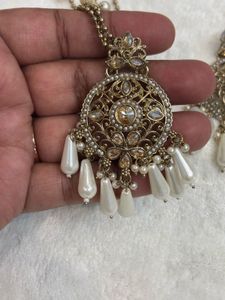 Exquisite Pearl and Gold-Toned Jewellery Set
