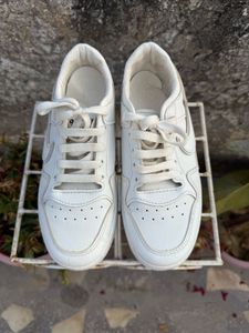 Women's classic white sneakers !🤍
