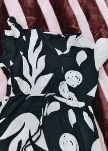 Chic Black &amp; White Print Midi Dress