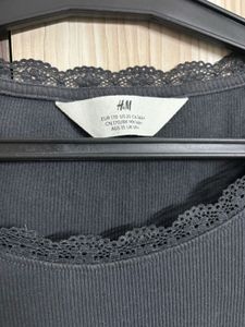 13 H&amp;M Ribbed Lace Trim Top