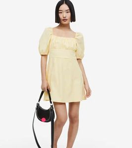 H&amp;m Sweetheart Puff Sleeve Mini Dress