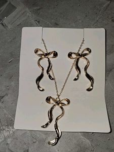 Elegant Bow Necklace &amp; Earring Set