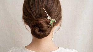 🆕Elegant Gold Hair Stick with Cherry Blossoms