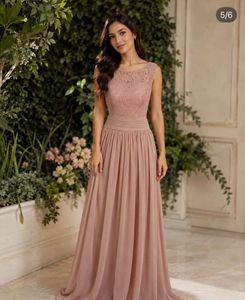 Elegant Lace Bodice Chiffon Gown