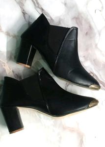 Chic Black Ankle Boots🖤with Block Heels