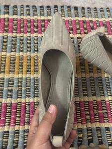 Stylish Grey Knit Pointed Heels