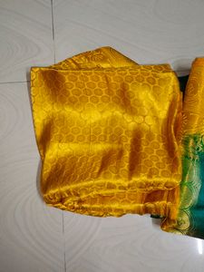 Soft Pattu Saree With Unstitched Blouse Piece