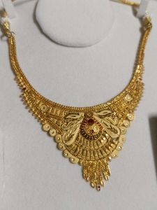 Elegant Gold Necklace and Earring Set