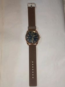 Men's ⌚ Brown Watch With Golden Dial.
