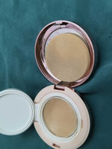 Lakme Lightweight Natural Balm Compact