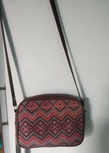 Zouk Geometric Pattern Crossbody Bag