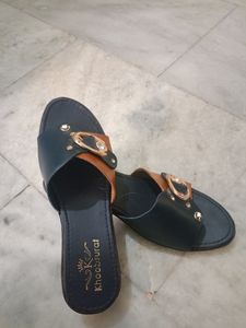 Black Colour Wedge Hill
