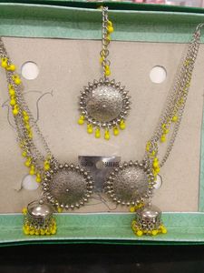 Earring With Maang