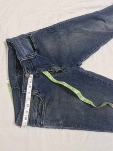 UCB Lightweight Puffer Jacket + Levi's Jeans Combo