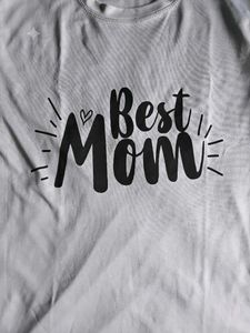 Cute "Best Mom" Graphic T-Shirt