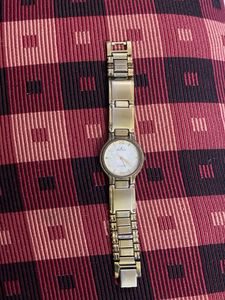 Elegant Gold Tone Women's Watch