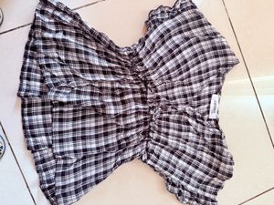 Chic smart Black &amp; White Plaid Top