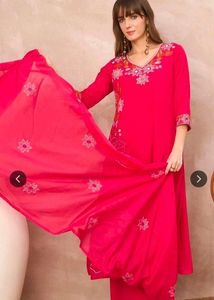 Beautiful Pink Embroidered Kurta Set