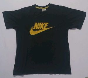 Vintage Nike bottle green tshirt