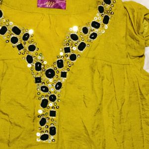 Long Top With Black Stone Design.