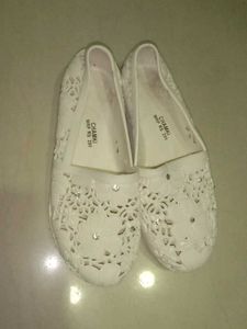 Chic White Cutout Flats shoes